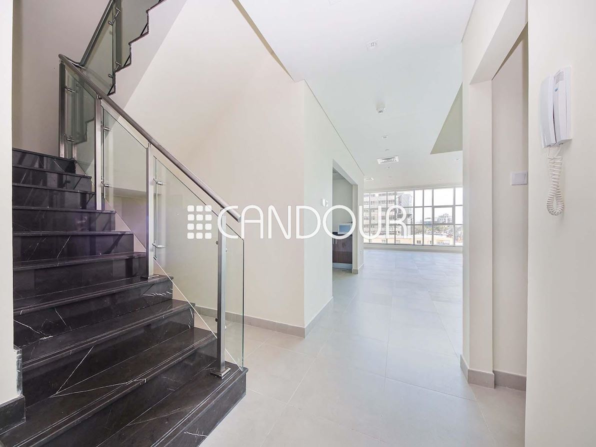 3 bedroom Apartment for rent in marina arcade tower at 230,000 AED per year