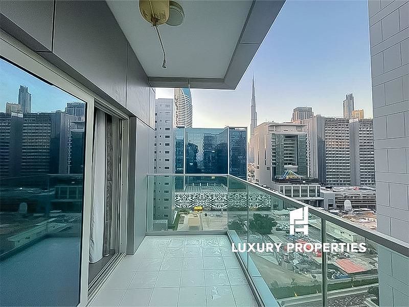 Studio Apartment for rent in damac majestine at 75,000 AED per year