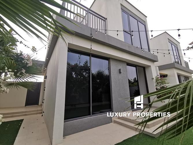 4 bedroom Villa for rent in maple 3 at 280,000 AED per year