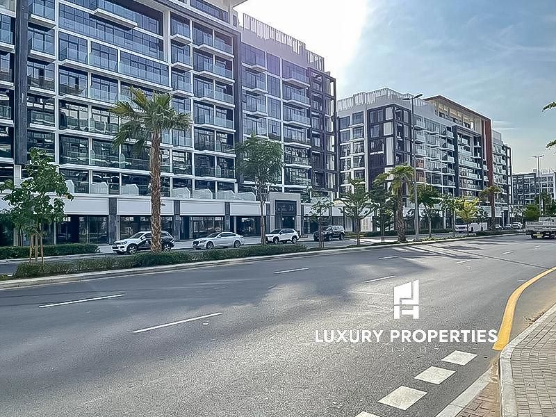 Retail for rent in azizi riviera 28 at 340,000 AED per year