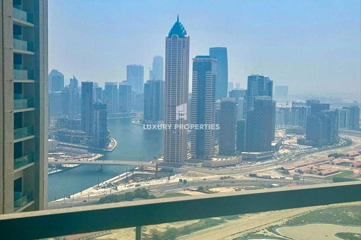 1 bedroom Apartment for rent in aykon city tower c at 122,000 AED per year