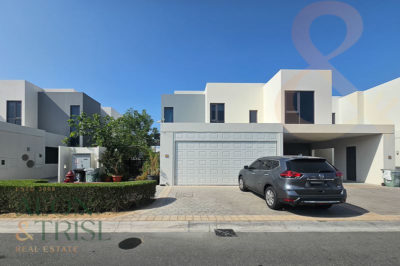 4 bedroom Villa for rent in maple 3 at 340,000 AED per year