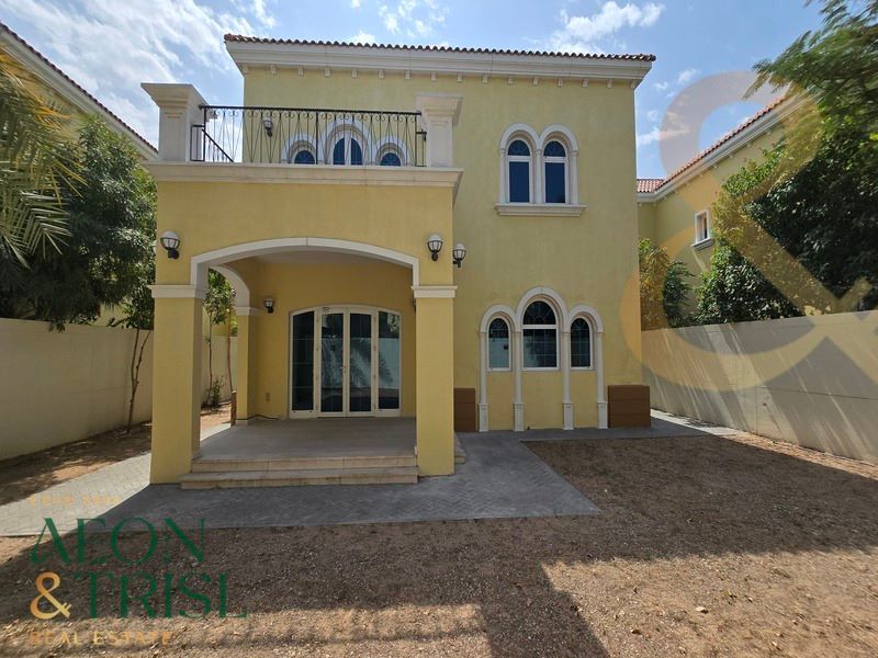 3 bedroom Villa for rent in Legacy at 350,000 AED per year