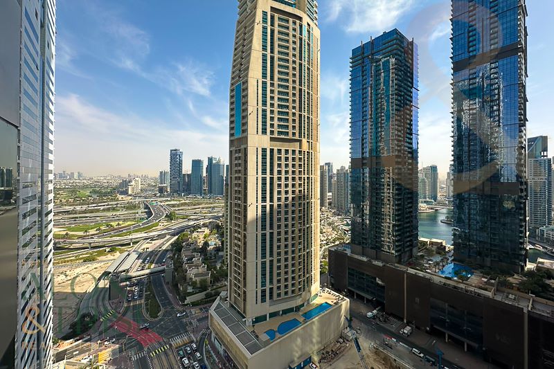 1 bedroom Apartment for rent in marina pinnacle at 90,000 AED per year
