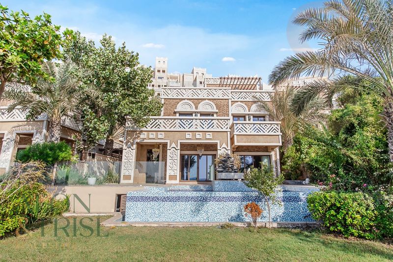 4 bedroom Apartment for rent in balqis residence villas at 1,300,000 AED per year