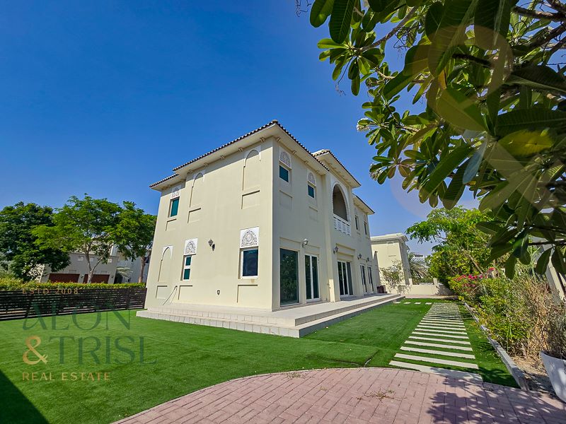 4 bedroom Villa for rent in Quortaj at 310,000 AED per year