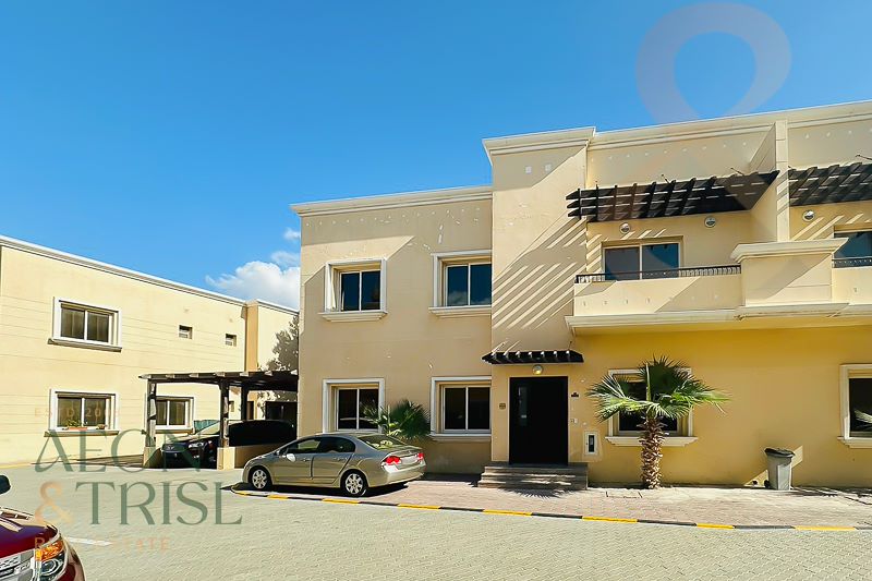5 bedroom Villa for rent in oak villas at 280,000 AED per year