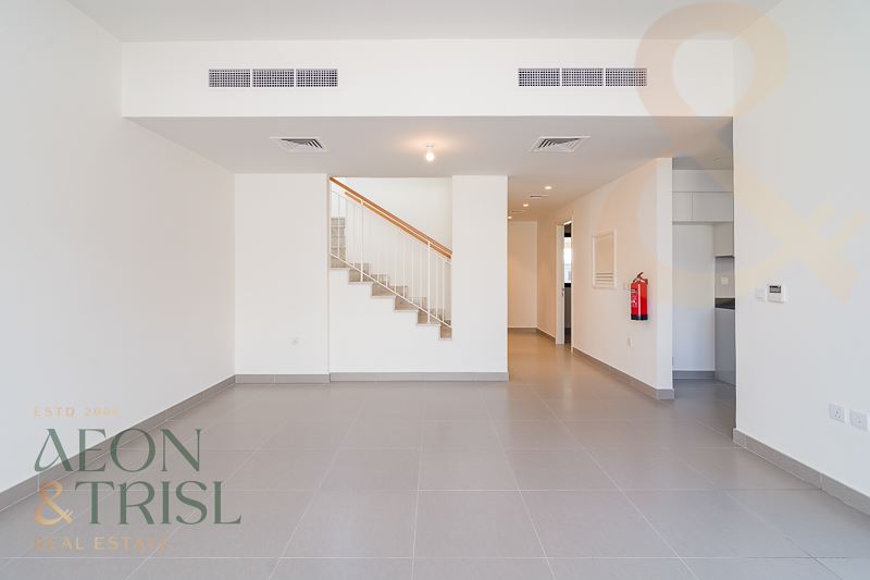 4 bedroom Villa for rent in maple 2 at 350,000 AED per year
