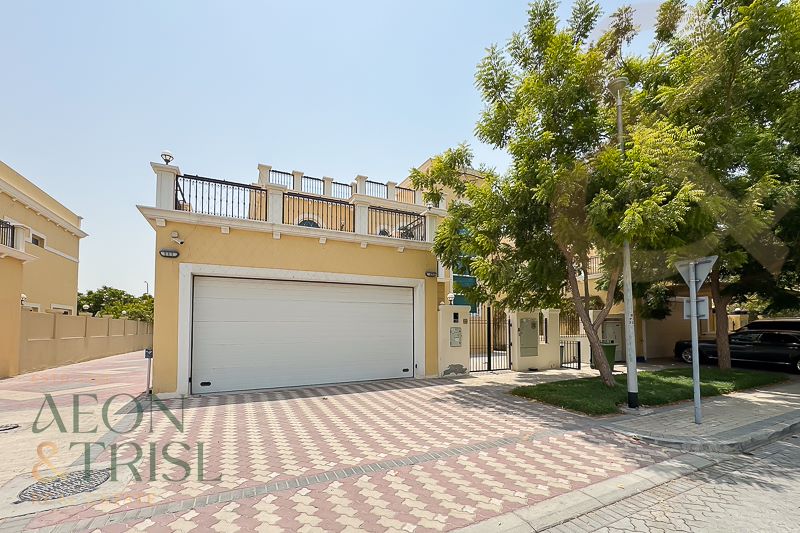4 bedroom Villa for rent in legacy nova villas at 330,000 AED per year