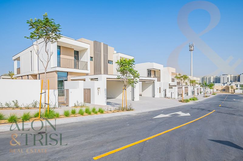 4 bedroom Villa for rent in tilal al furjan at 330,000 AED per year