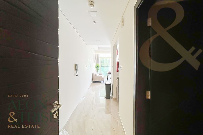 2 bedroom Apartment for rent in samana greens at 100,000 AED per year