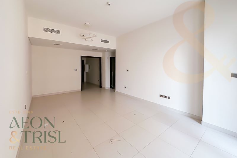 1 bedroom Apartment for rent in bahwan tower at 120,000 AED per year