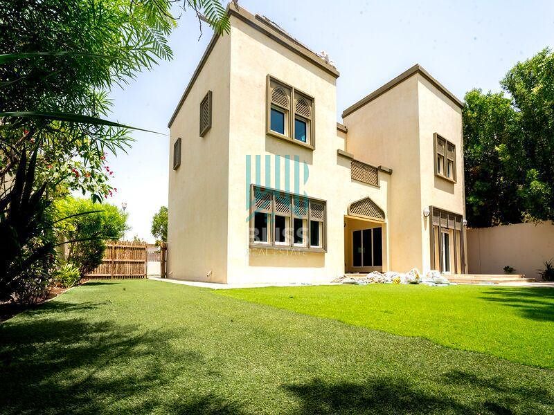 3 bedroom Villa for rent in Regional at 300,000 AED per year