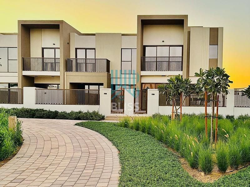 3 bedroom Villa for rent in la violeta 1 at 160,000 AED per year