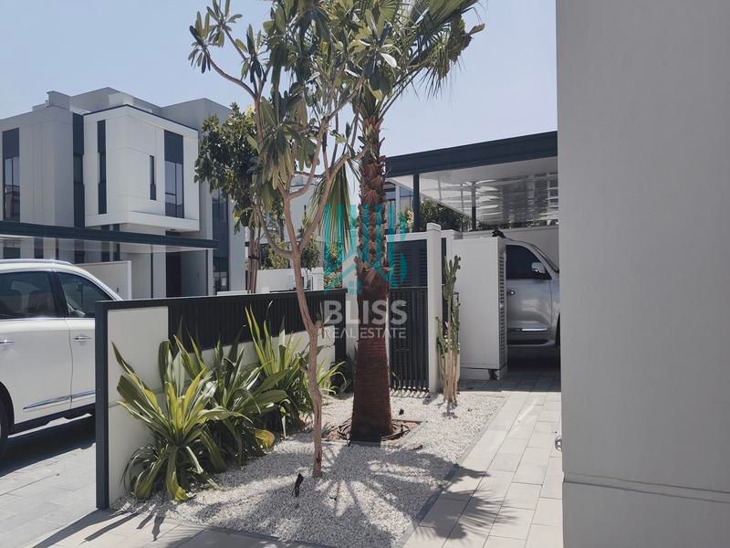 5 bedroom Villa for rent in murooj al furjan at 530,000 AED per year