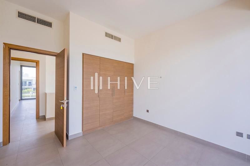5 bedroom Villa for rent in sidra villas i at 650,000 AED per year