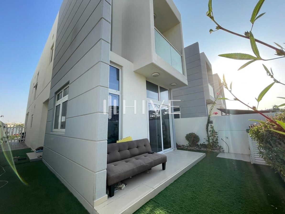 3 bedroom Villa for rent in Trixis at 135,000 AED per year