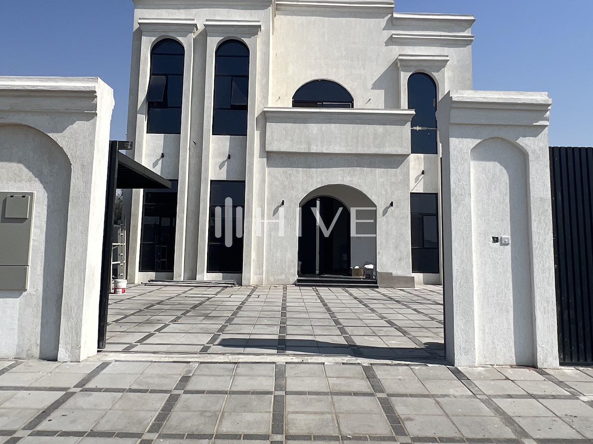 5 bedroom Villa for rent in nad al sheba 4 at 400,000 AED per year