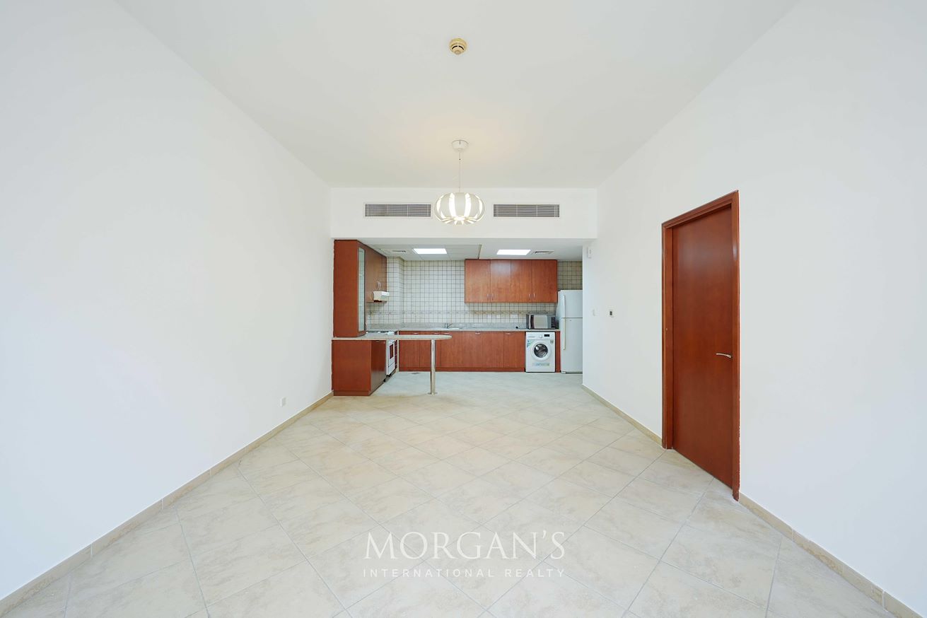 1 bedroom Apartment for rent in norton court 2 at 75,000 AED per year