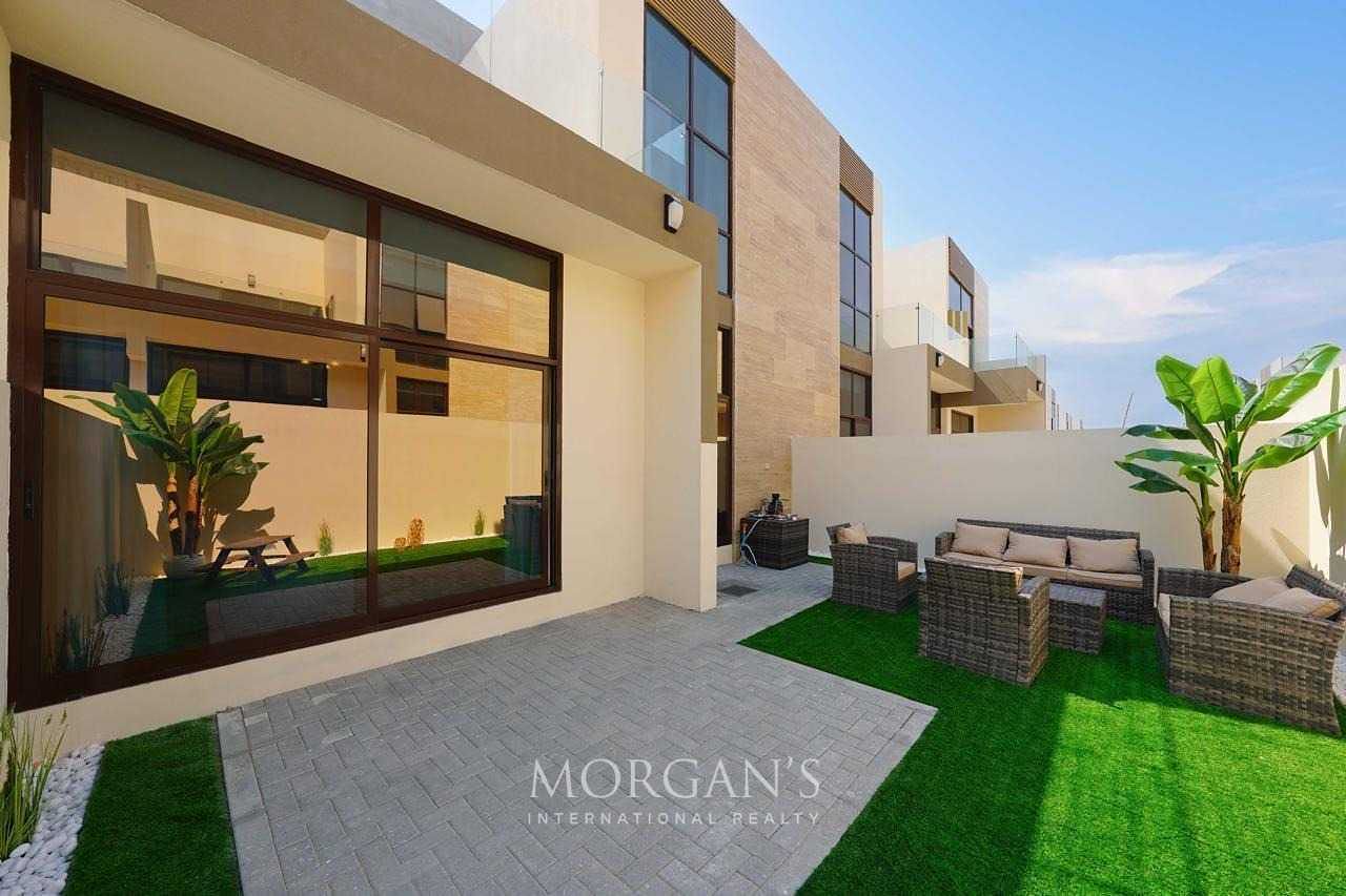 4 bedroom Villa for rent in elie saab vie townhouses at 260,000 AED per year