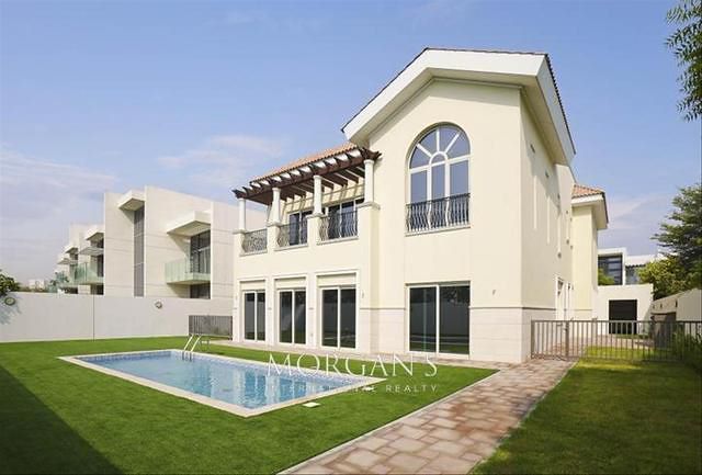 5 bedroom Villa for rent in district one villas at 1,075,000 AED per year