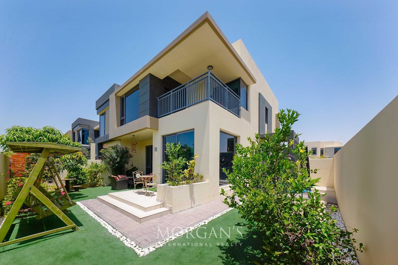 5 bedroom Villa for rent in maple 1 at 350,000 AED per year
