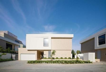 6 bedroom Villa for rent in les 8 at 2,200,000 AED per year