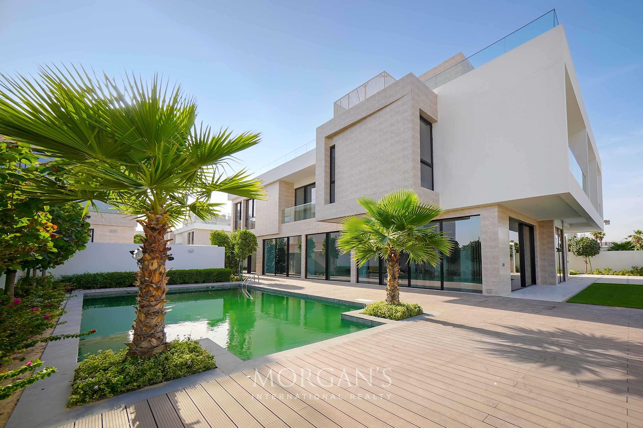 4 bedroom Villa for rent in les 8 at 2,200,000 AED per year