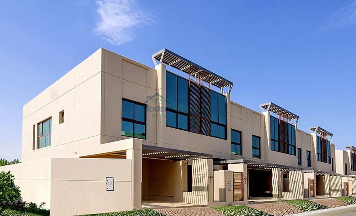 6 bedroom Villa for rent in grand views at 630,000 AED per year