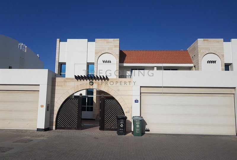 5 bedroom Villa for rent in umm suqeim 1 at 340,000 AED per year