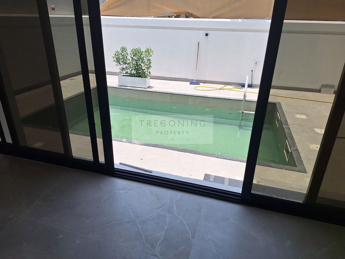 4 bedroom Villa for rent in umm suqeim 1 villas at 550,000 AED per year