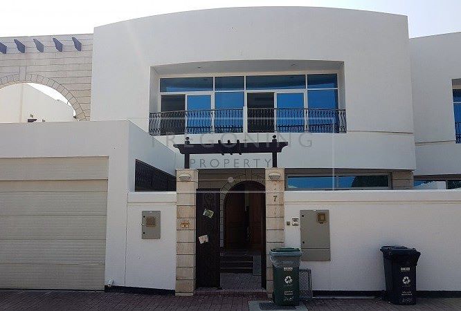 4 bedroom Villa for rent in jumeirah 3 at 375,000 AED per year