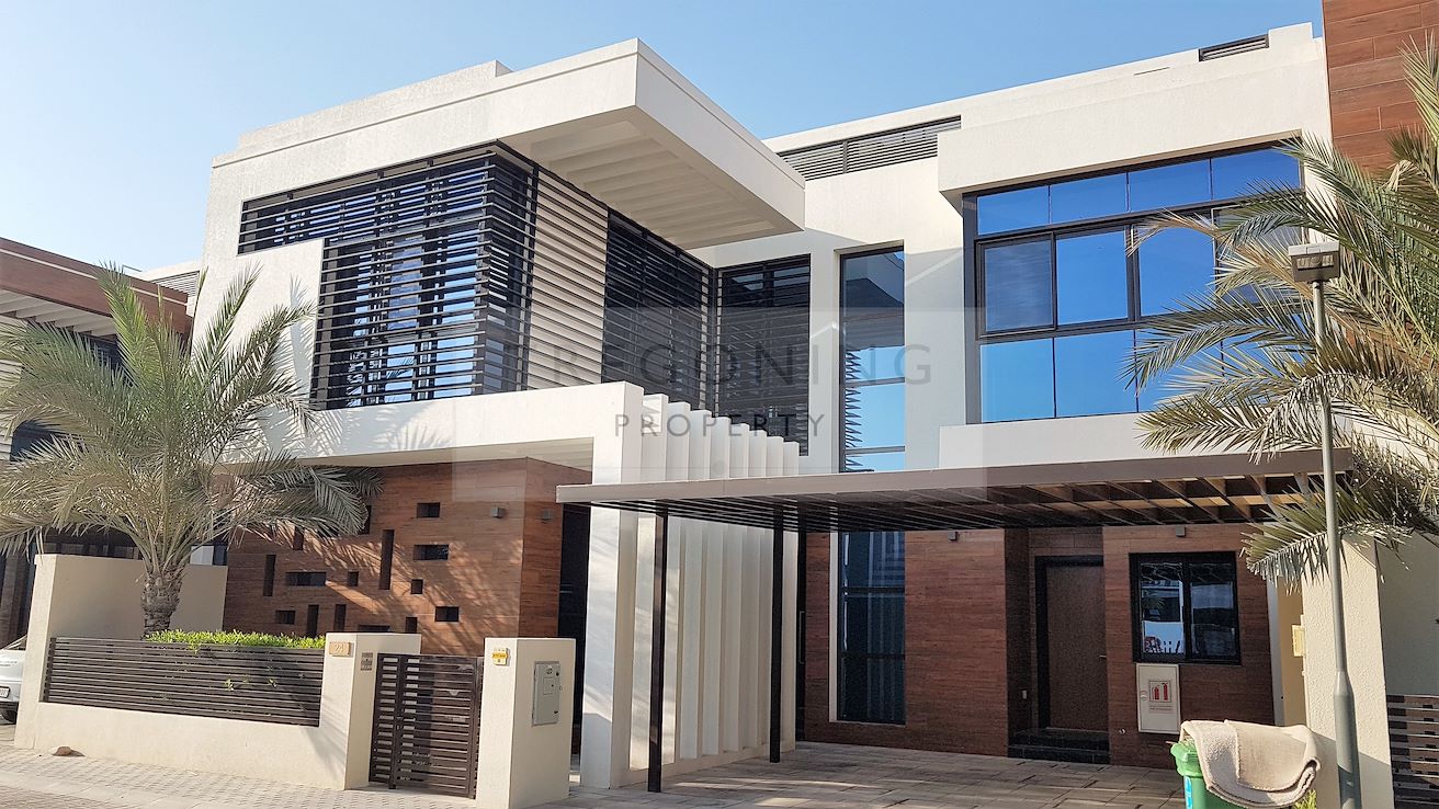 4 bedroom Villa for rent in umm suqeim 2 villas at 550,000 AED per year