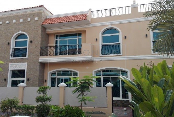 5 bedroom Villa for rent in jumeirah 2 villas at 390,000 AED per year