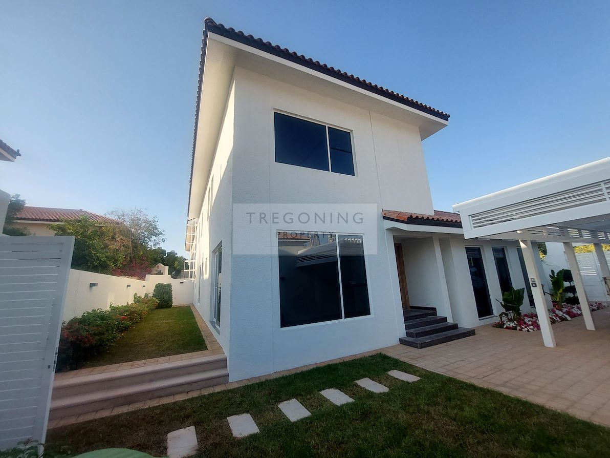 5 bedroom Villa for rent in al safa 1 villas at 575,000 AED per year